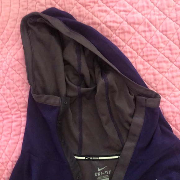 nike pullover - Picture 3 of 3